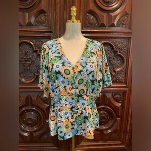 NWOT CAbi5900 HappyTop Full Short Banded Sleeve Button Front Peplum Lower Bodice